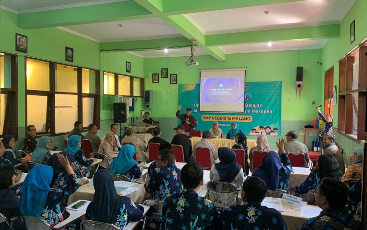 KUNJUNGAN GTK KEMENDIKBUD DI SMPN 16 MALANG TERKAIT OPTIMALISASI KOMUNITAS BELAJAR IKM