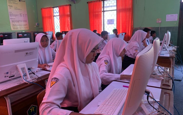 Asesmen Nasional Berbasis Komputer (ANBK) SMP: Membangun Masa Depan Pendidikan Indonesia - SMPN 16 MALANG